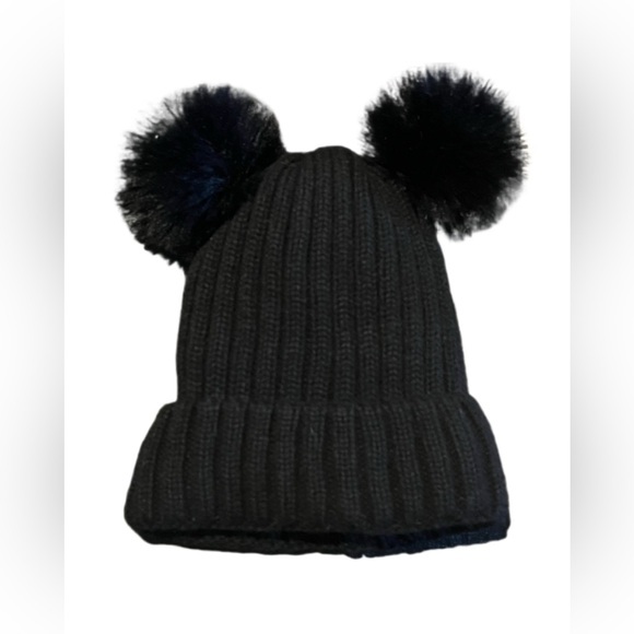 Accessories - Black beanie with Pom poms